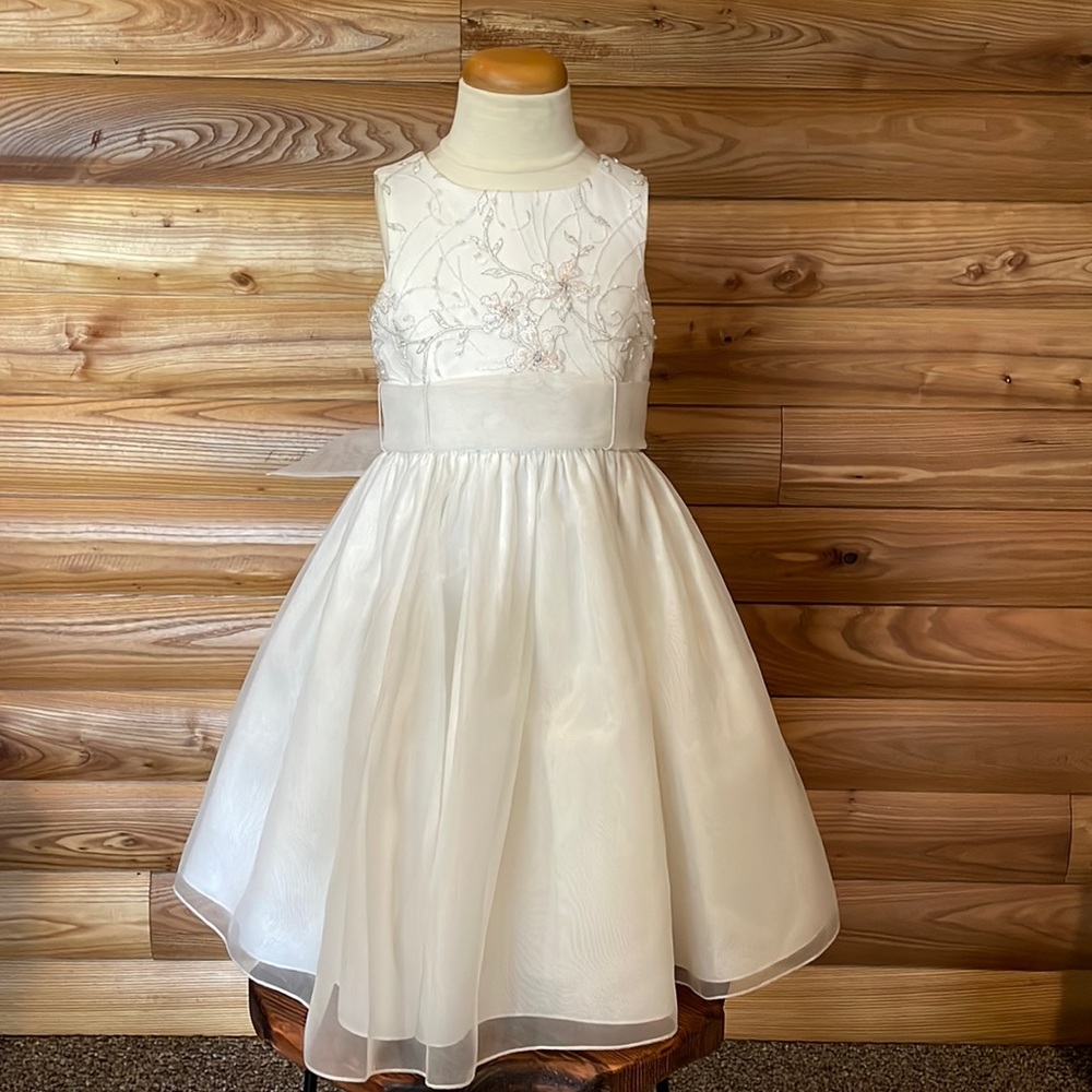 This beautiful cream Sarah Louise 3T special occasion dress is NWT.